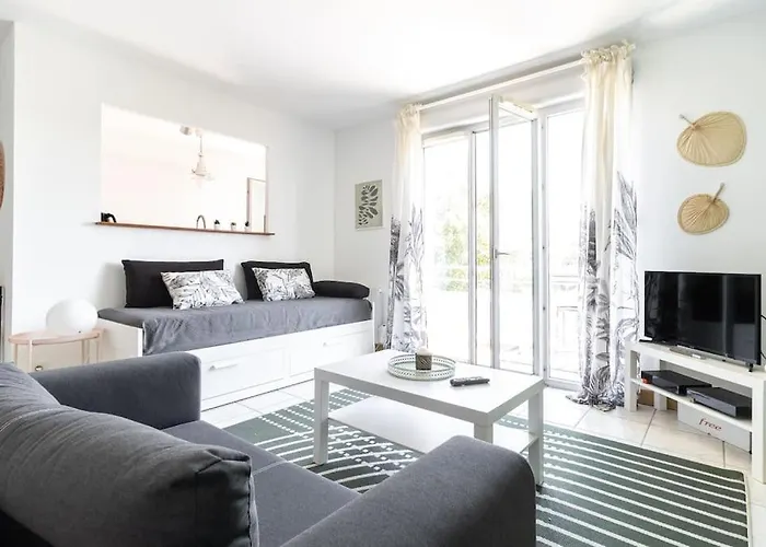 Beautiful Apartment With Terrace + Private Parking