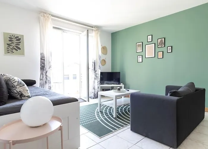 Beautiful Apartment With Terrace + Private Parking